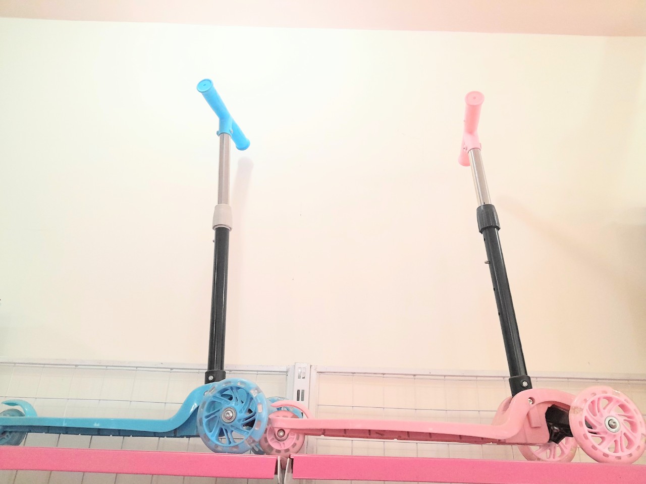 Xe trượt Scooter cho bé có đèn led phát sáng khi trượt có gấp gọn tăng giả chiều cao phanh chân an toàn