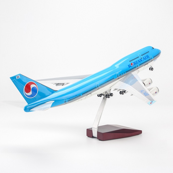 Máy bay mô hình Korean Air B747 LED 47cm có bánh xe và led
