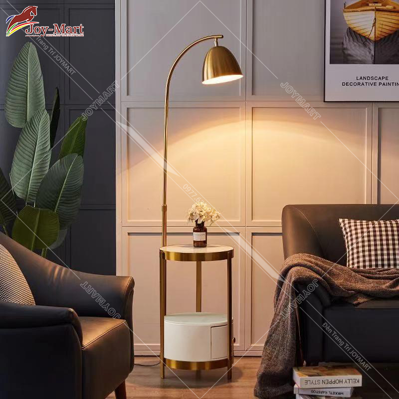 Đèn Cây Trang Trí Phòng Khách ML5111 Đèn Sàn Đứng Góc Sofa Thân Hợp Kim Mạ Vàng Có Kệ Đựng Đồ Kèm Sạc Không Dây Hiện Đaị