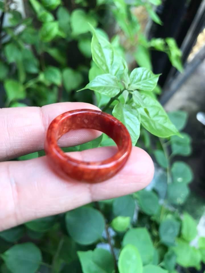 NHẪN ĐEO TAY MÀU ĐỎ 18MM CHẤT LIỆU ĐÁ CẨM THẠCH   HỢP NAM MỆNH HỎA THỔ