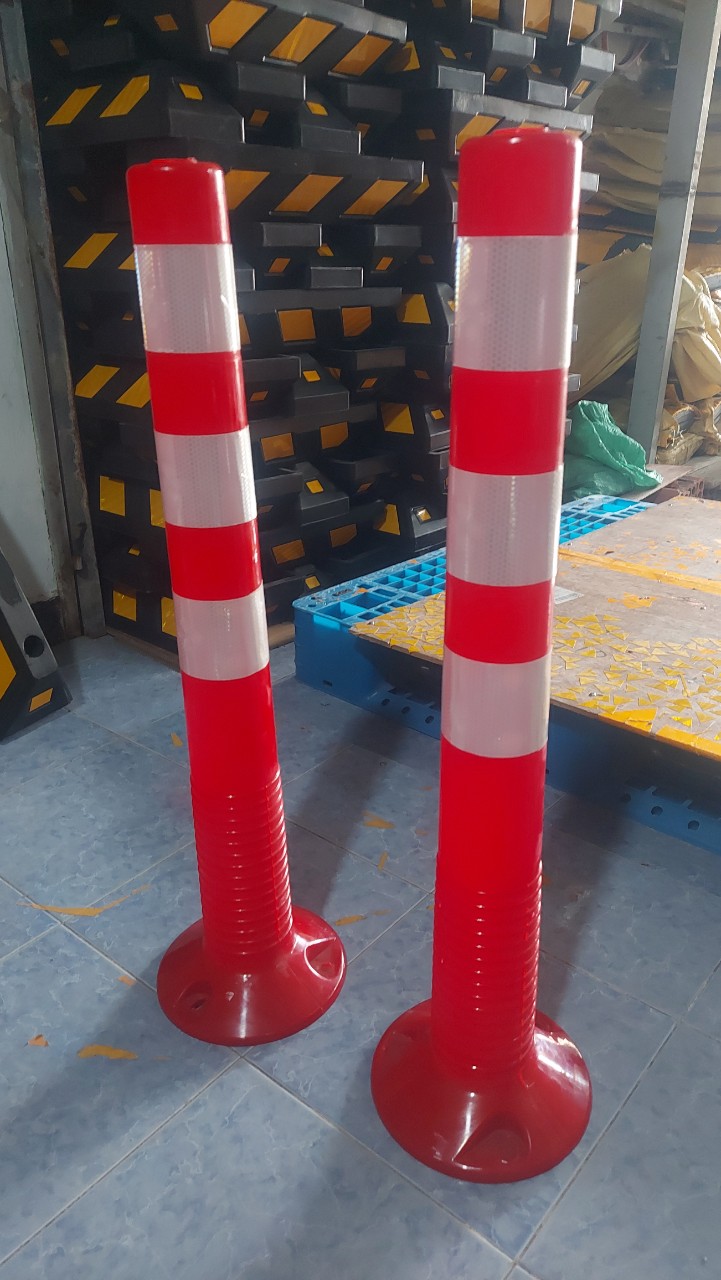 Trụ cọc tiêu phân làn giao thông cao 75cm đế 20cm có phụ kiện đi kèm
