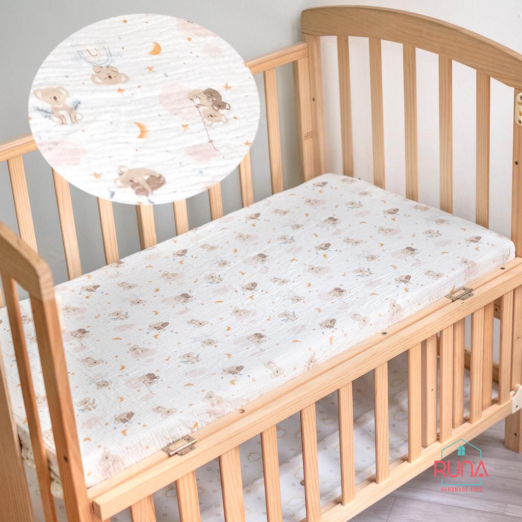 Ga bọc nệm cũi cho bé RUNA KIDS chất liệu vải xô Muslin mềm mại thấm hút tốt