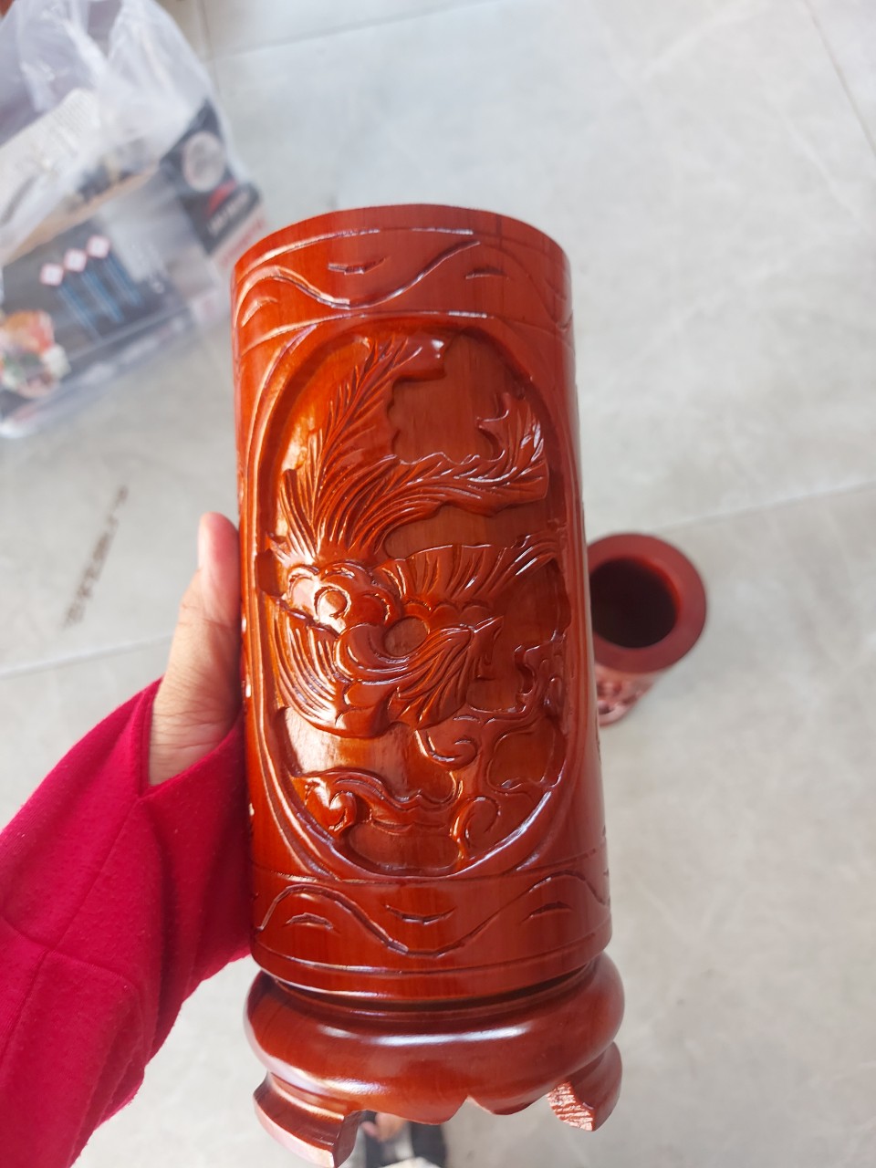 Ống đựng nhang gỗ lim hoạ tiết chạm rồng nguyên khối cao 25 cm
