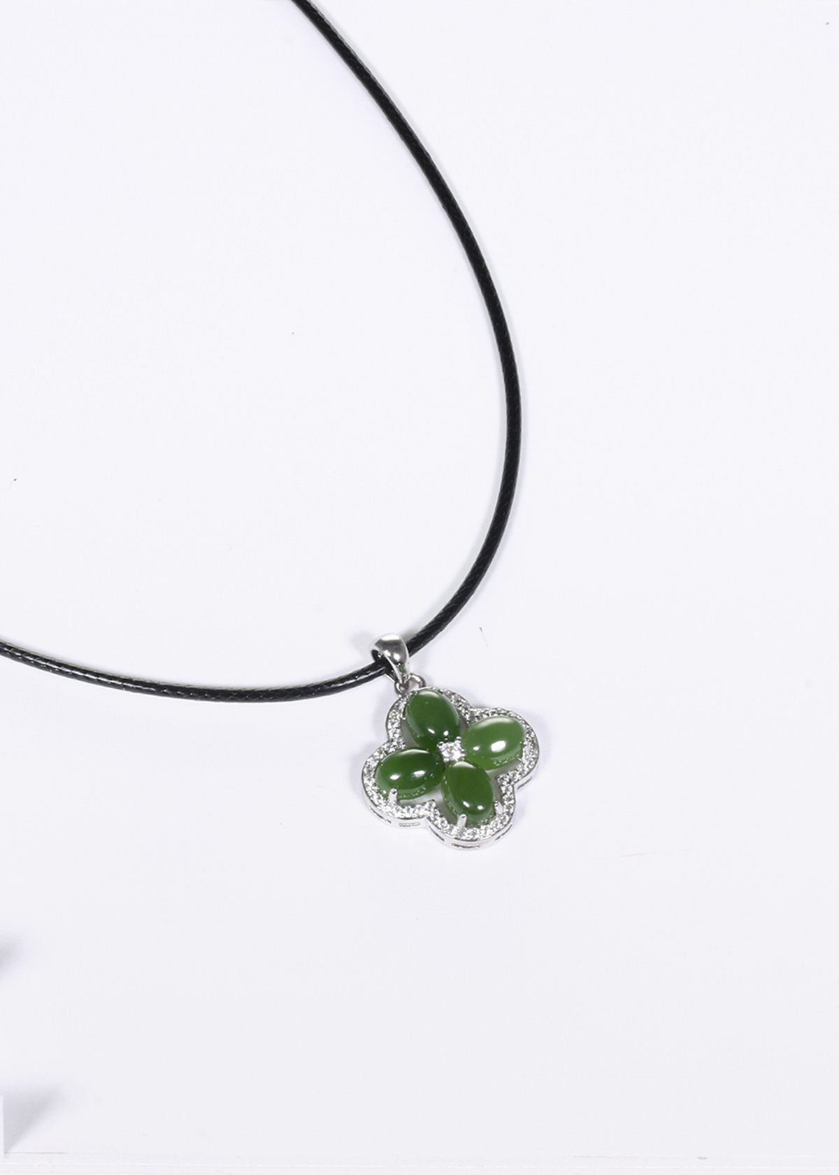 Mặt dây chuyền hoa 4 cánh đá ngọc bích mệnh hỏa, mộc - Ngọc Quý Gemstones