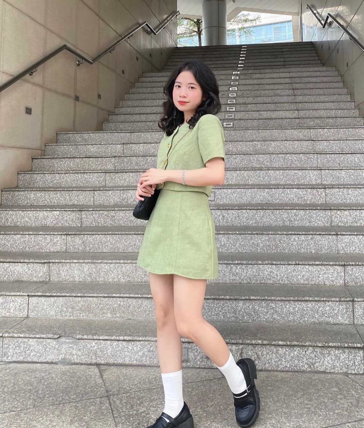 SET ÁO CROPTOP SƠ MI TRƠN + CHÂN VÁY NGẮN LƯNG CAO SUÔNG TRƠN DẠO PHỐ DỰ TIỆC