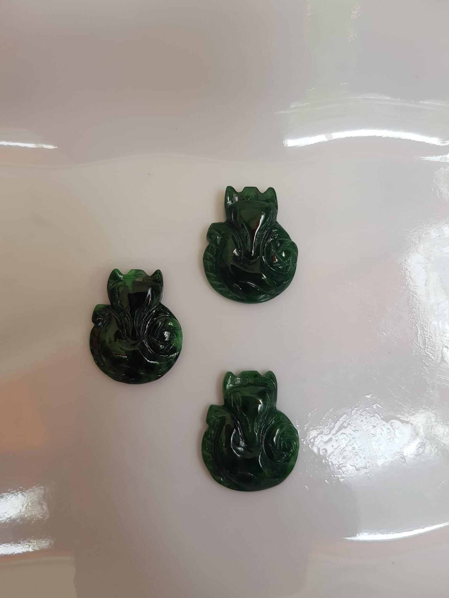 Mặt dây chuyền Hồ Ly xanh đậm bóng đẹp Size 19mmx Ngang 16mm x Sâu 4mm Chất liệu đá cẩm thạch tự nhiên xanh đậm nữ bọc vàng lên đeo đẹp sang ạ
