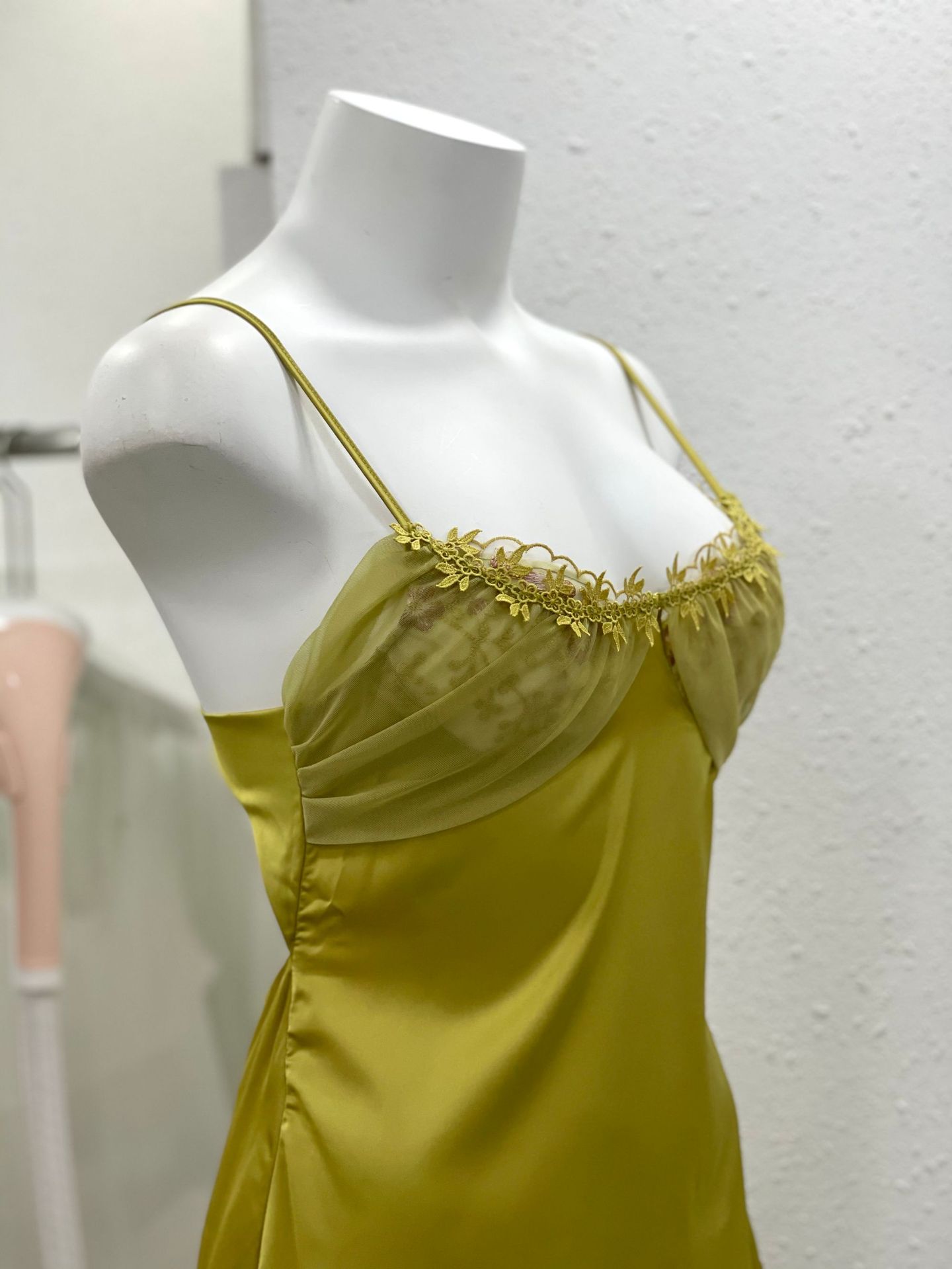 Váy ngủ sexy gợi cảm đồ ngủ dây vai và lưng đều có khoá tuỳ chỉnh - chất lụa mềm mại xẻ tà 2 viền ren gợi cảm_DN19