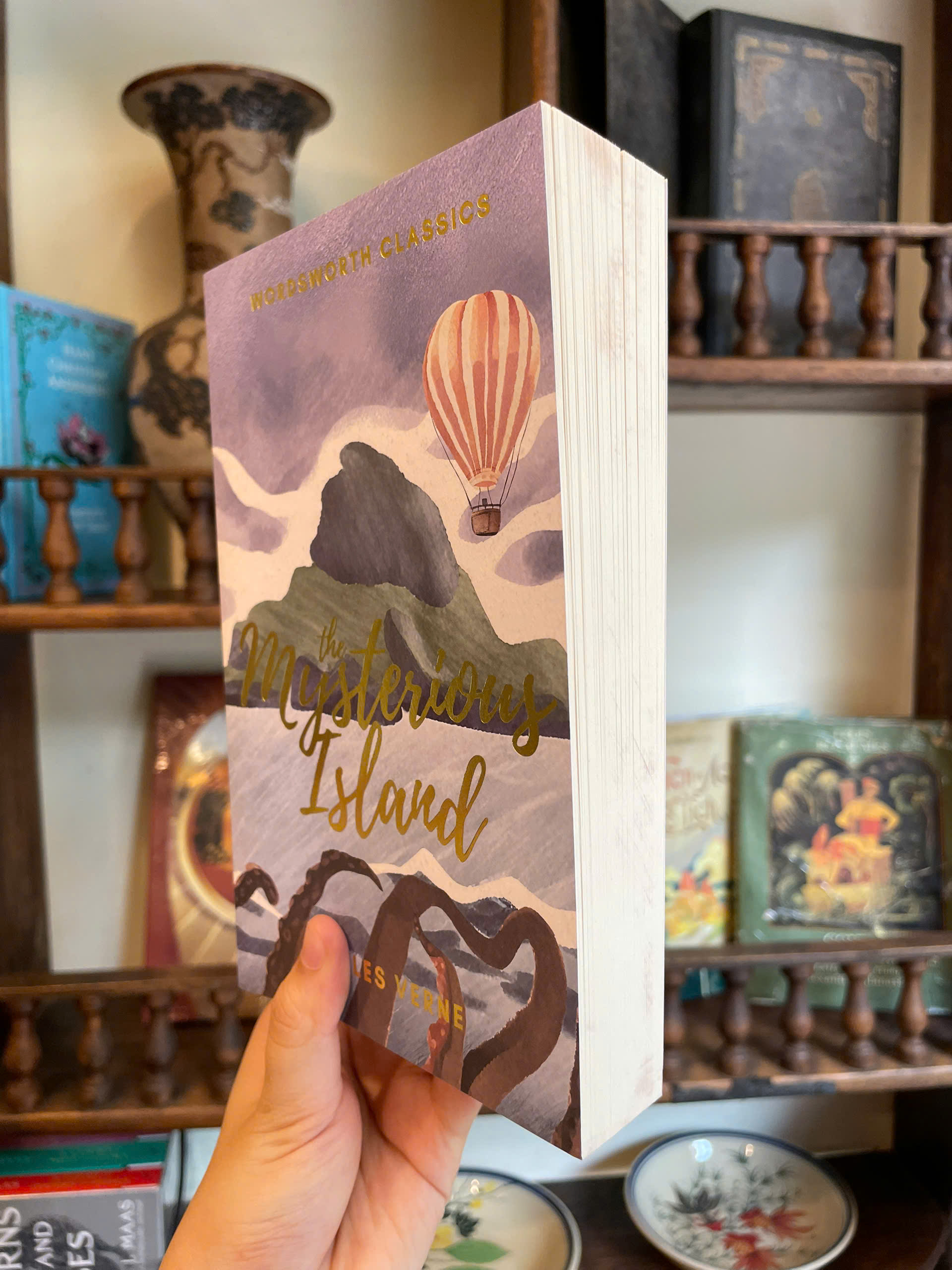 Sách - The Mysterious Island by Jules Verne - Classics/Fiction/Science Fiction book in English