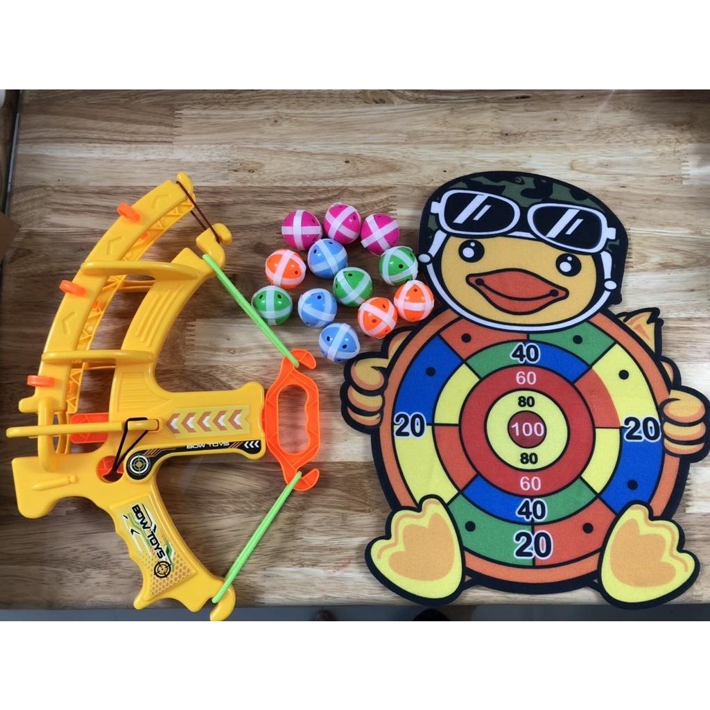 Bộ đò chơi cung bắn bóng dính Hảng B-Duck, gồm 1 cung, 12 bóng dính, 1 bảng dính.