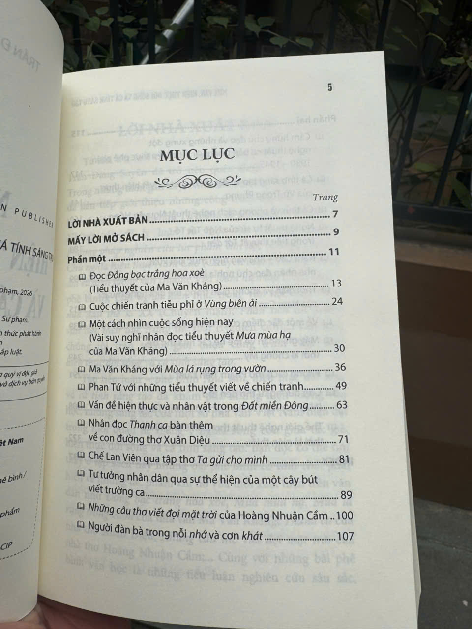 (Bìa mềm) NHÀ VĂN, HIỆN THỰC ĐỜI SỐNG VÀ CÁ TÍNH SÁNG TẠO - GS.TS.NGND. Trần Đăng Suyền - NXB Đại Học Sư Phạm