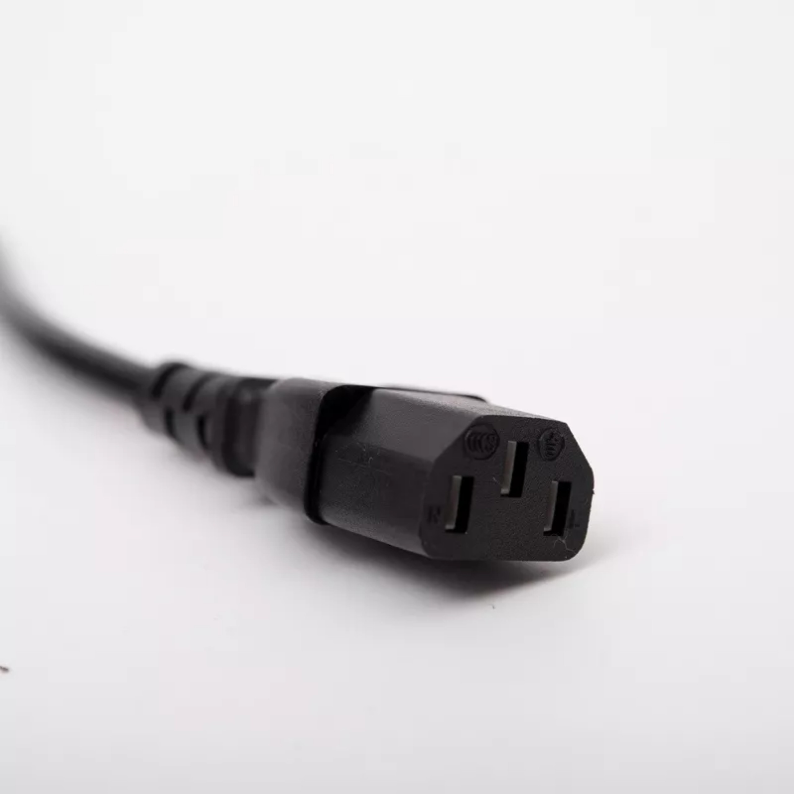Dây Nguồn Liền Phích Đa Năng Dành Cho Máy Tính, Nồi Cơm, Nồi Lẩu, Các Thiết Bị Gia Đình, An Toàn, Tiện Lợi Trong Gia Đình. Kingler 8602