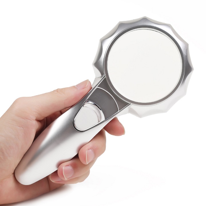 Kính lúp mini có đèn đọc sách