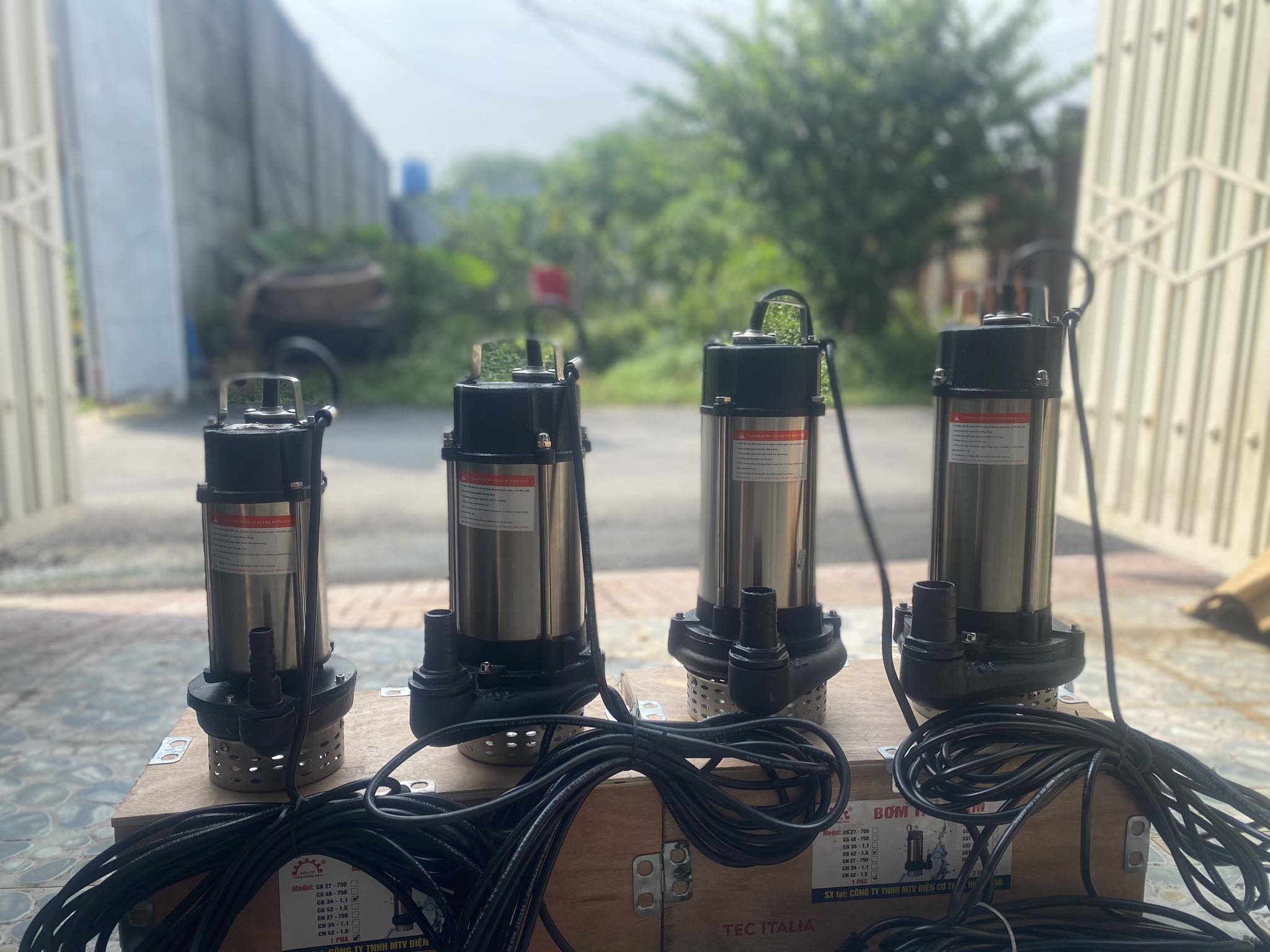 MÁY BƠM CHÌM 370W BƠM CHẤT THẢI, BÙN ĐẤT,CHỐNG NGẬP, THÂN INOX ĐỘNG CƠ NGÂM DẦU CÁCH ĐIỆN TẢN NHIỆT CAO CẤP, BẢO HÀNH 1 NĂM ĐỔI MỚI 3 THÁNG ĐẦU NẾU LỖI