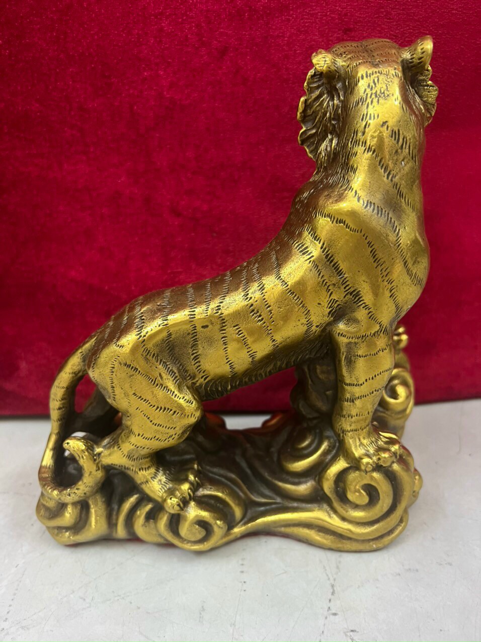 Tượng hổ, cọp đế mây chất liệu bằng đồng thau MS785