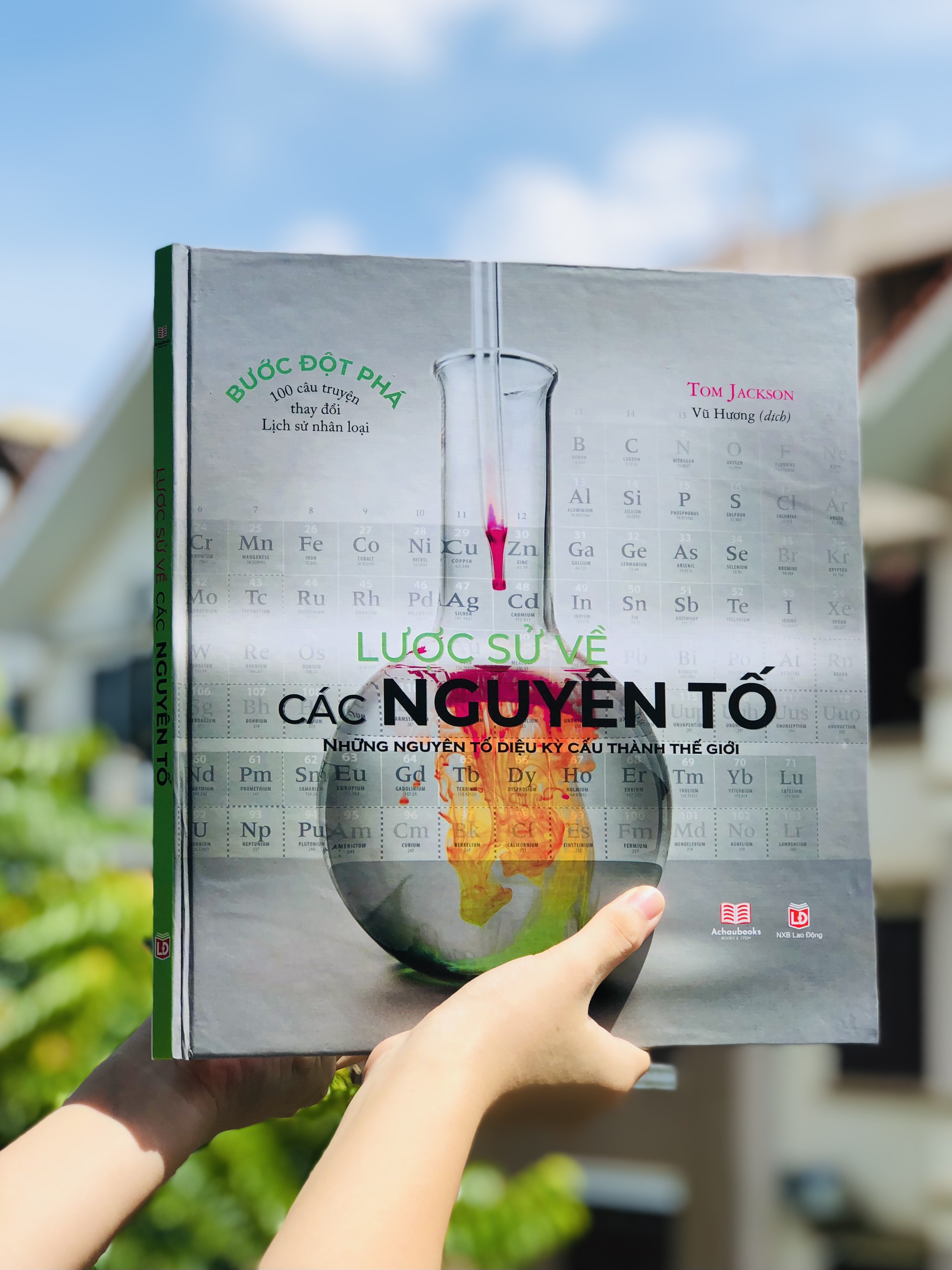 Sách Hóa Học - Bảng Tuần Hoàn Hoá Học Và Lược Sử Về Các Nguyên Tố - Á Châu Book - Tổng Hợp Kiến Thức Hóa Học Cấp 2 và Cấp 3 ( Lớp 8 Đến Lớp 12 )