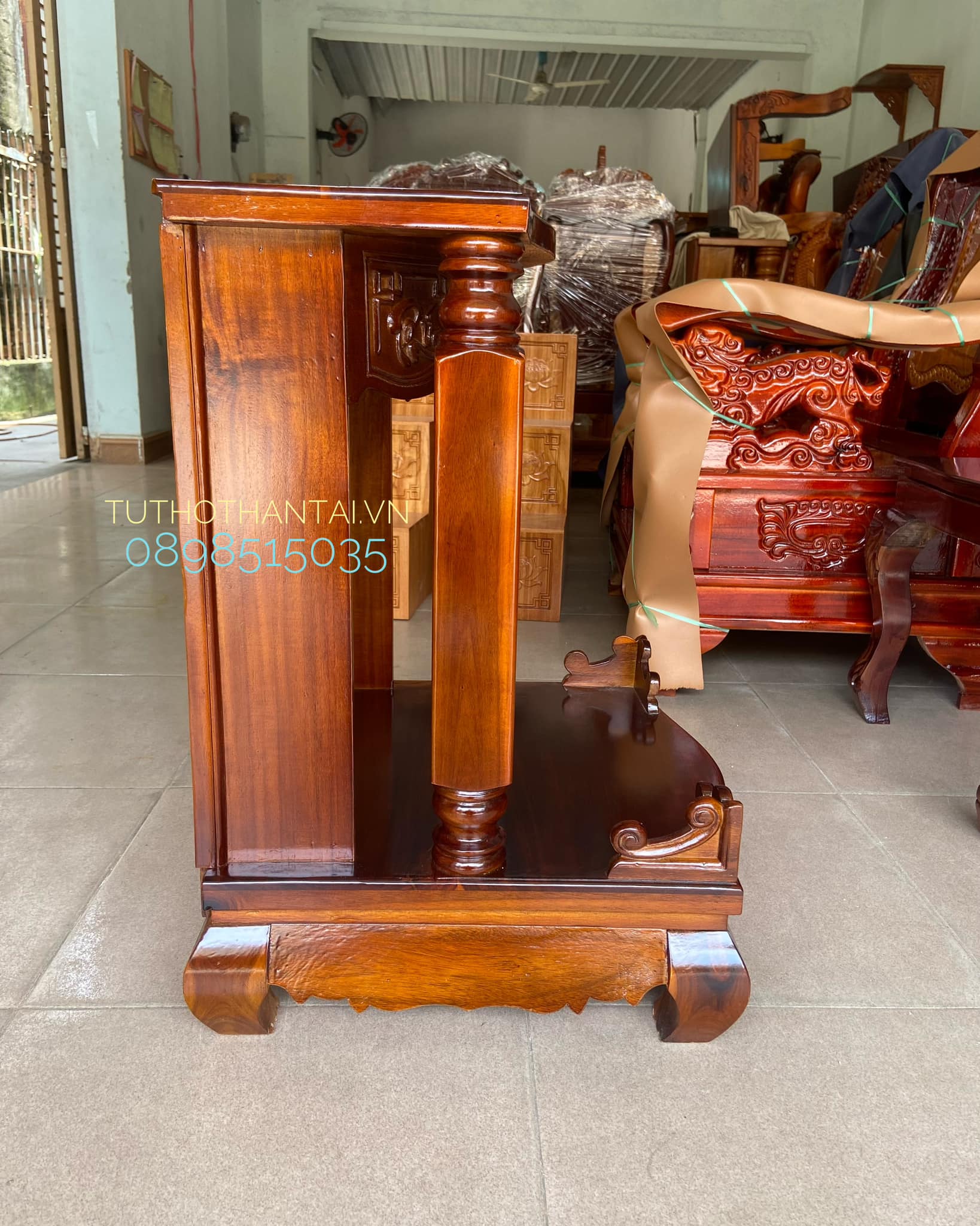 Bàn thờ thần tài gỗ Tràm cột vuông 48CM X 68CM