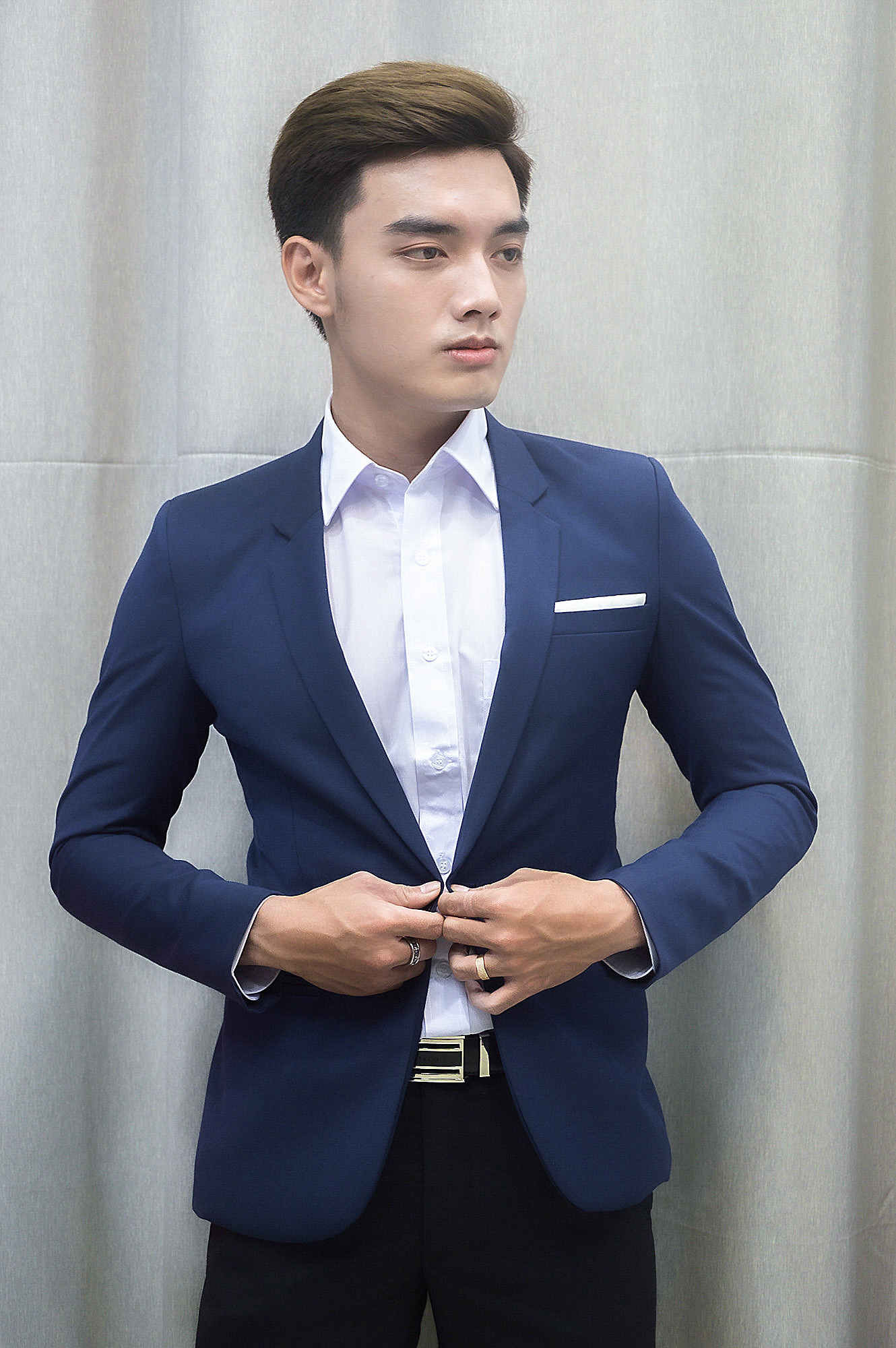 Bộ vest nam 1 nút ôm body màu xanh đen chất liệu mềm mỏng thoáng mát tặng kèm combo phụ kiện