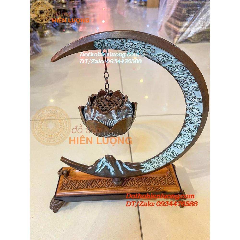 Lư Xông Trầm Treo Hoa Sen Bằng Đồng Hun Giả Cổ Trên Núi Trăng Bán Nguyệt Có Đế Gỗ Hình Chữ Nhật Cao 33cm