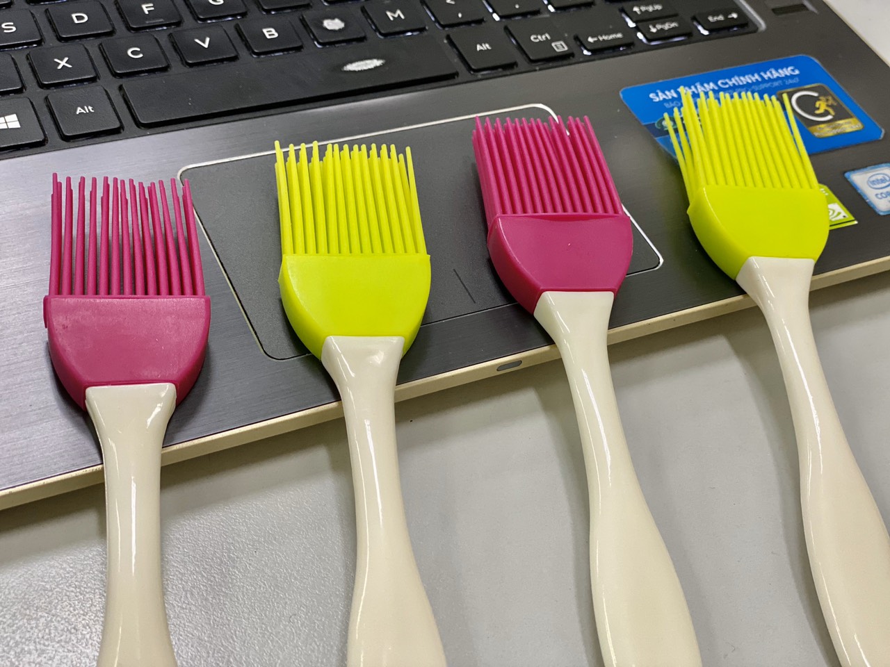Chổi Phết Gia Vị Silicon - Giao Ngâu Nhiên