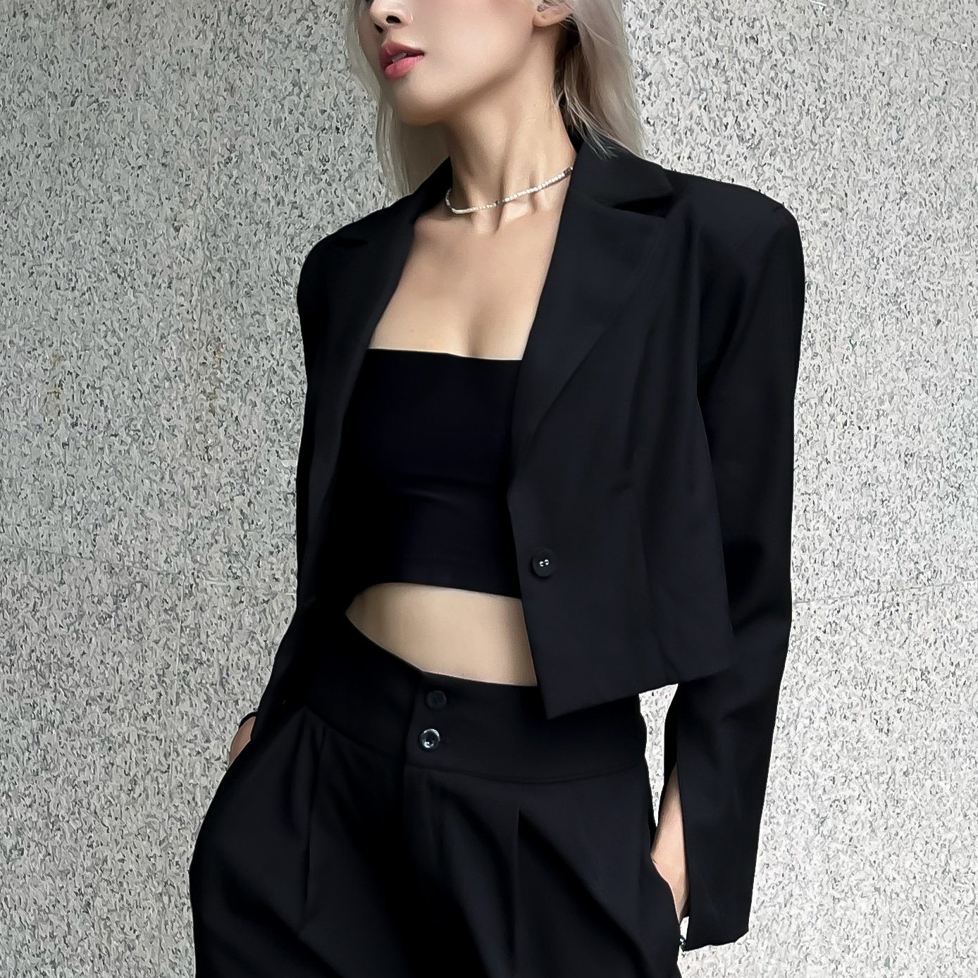 Áo vest croptop nữ tay dài có độn vai tay cắt xẻ cá tính