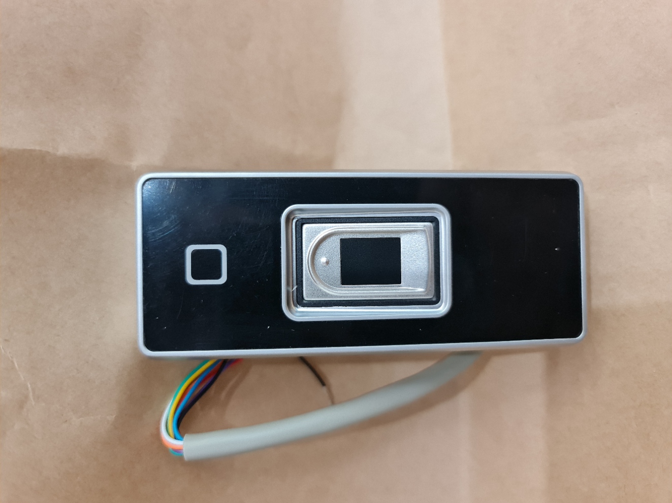 Bộ Ổ khóa điện tử kèm remote điều khiển ,  kết hợp với đầu đọc vân tay và thẻ từ trắng sử dụng cho cửa Gỗ
