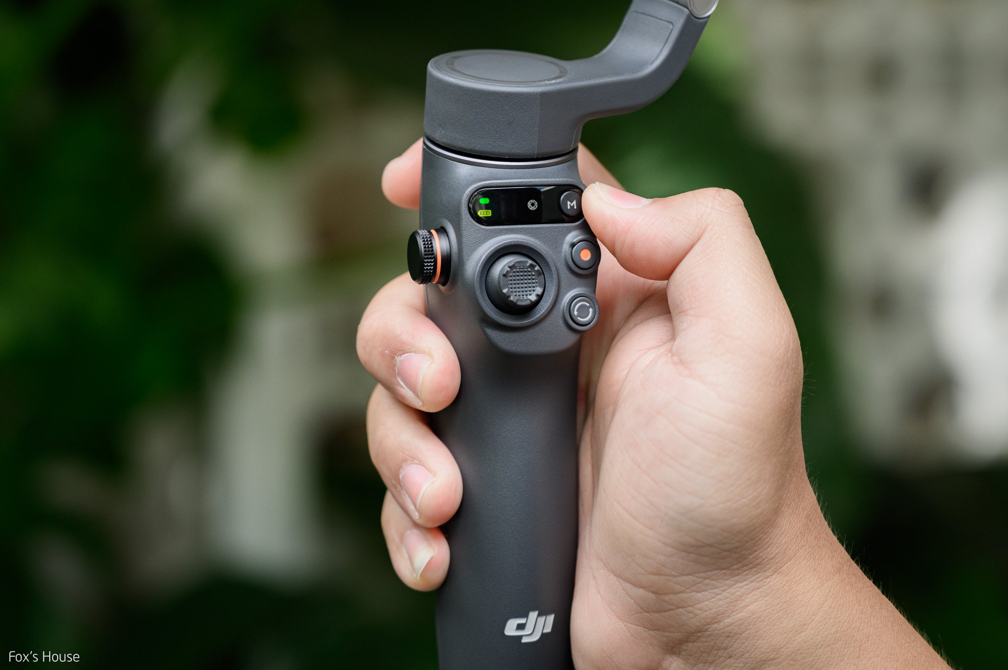 Tay cầm chống rung cho điện thoại Gimbal DJI Osmo Mobile 6 - Hàng chính hãng