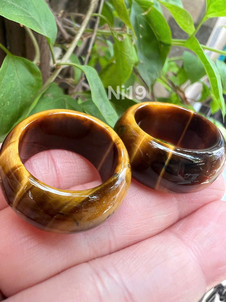 Nhẫn Nam Đá Mắt Hổ Vàng Nâu Tiger Eyes Tự Nhiên đậm bóng đẹp mới Ni 19mm Cao 12mm dầy 4mm nam mệnh Kim mệnh Thổ mệnh Thủy đeo ni 19mm rẻ đẹp ạ