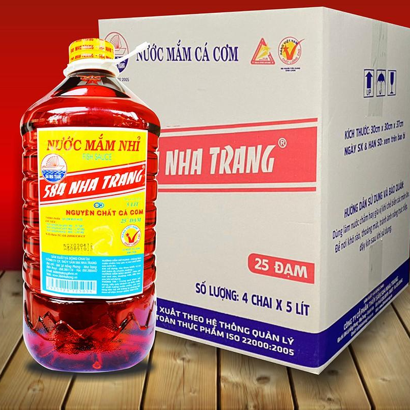 Thùng 4 chai 5 Lít Nước mắm Nhỉ Cá cơm 584 Nha Trang - Loại 25 độ Đạm, Date mới nhất