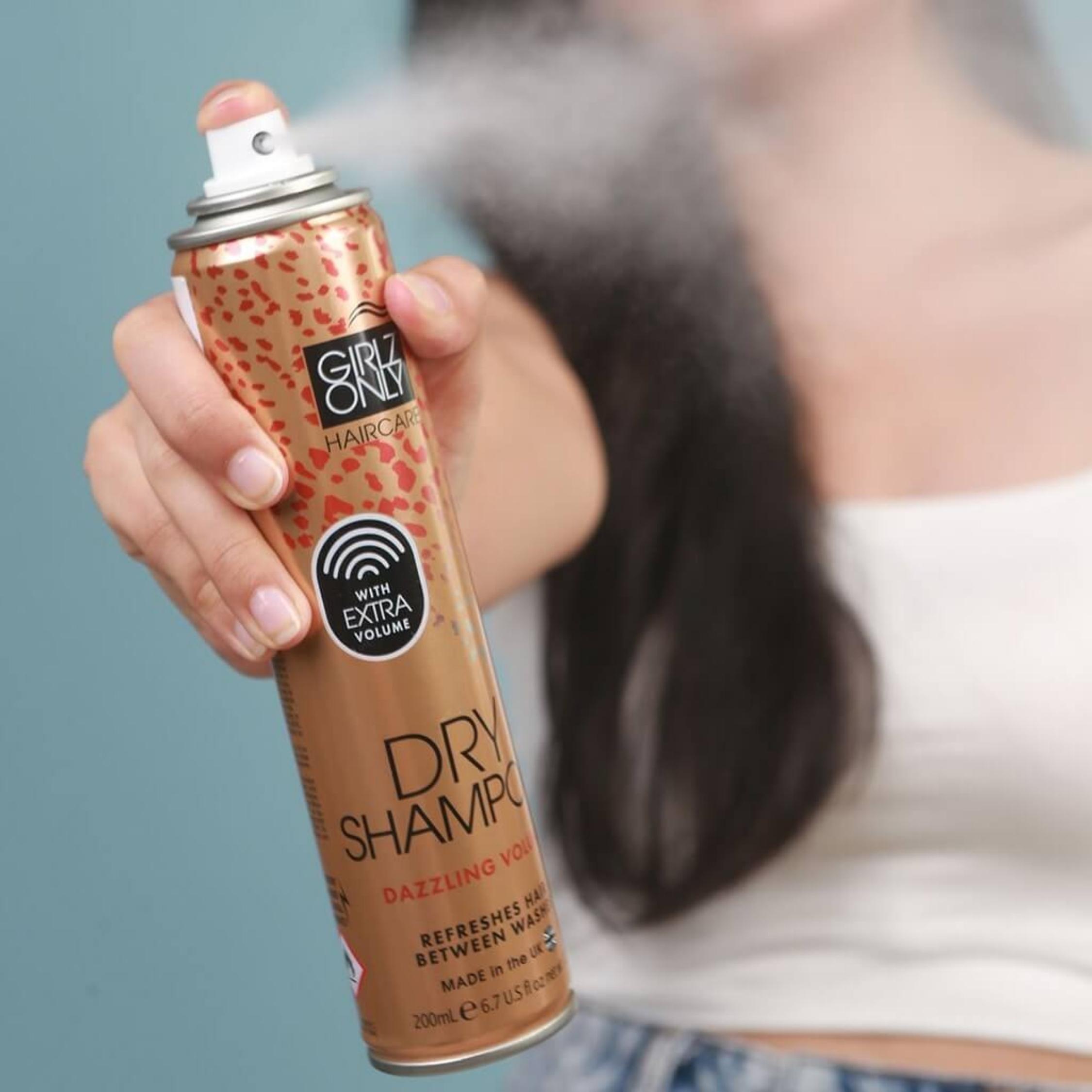 Dầu Gội Khô Girlz Only Xịt Tóc Gội Đầu Khô Dry Shampoo (Nâu) Không Bết Sạch Dầu Bồng Bềnh 200ml/Chai