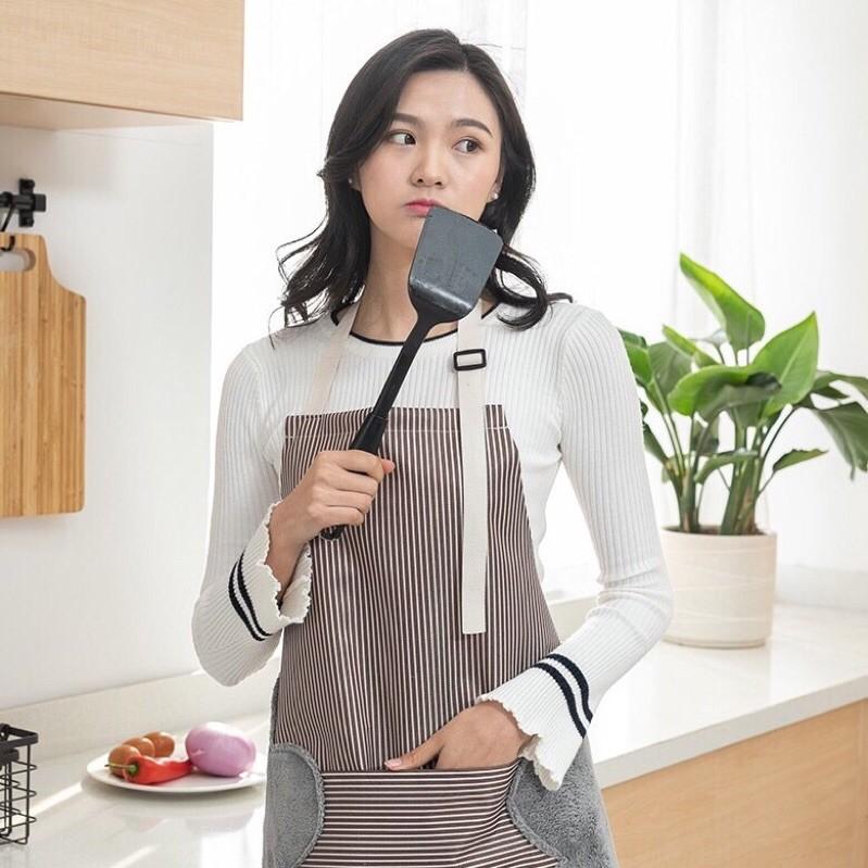 Tạp Dề Hoa To, Có Khăn Lau Bên Hông Tạp Dề Chồng Thấm