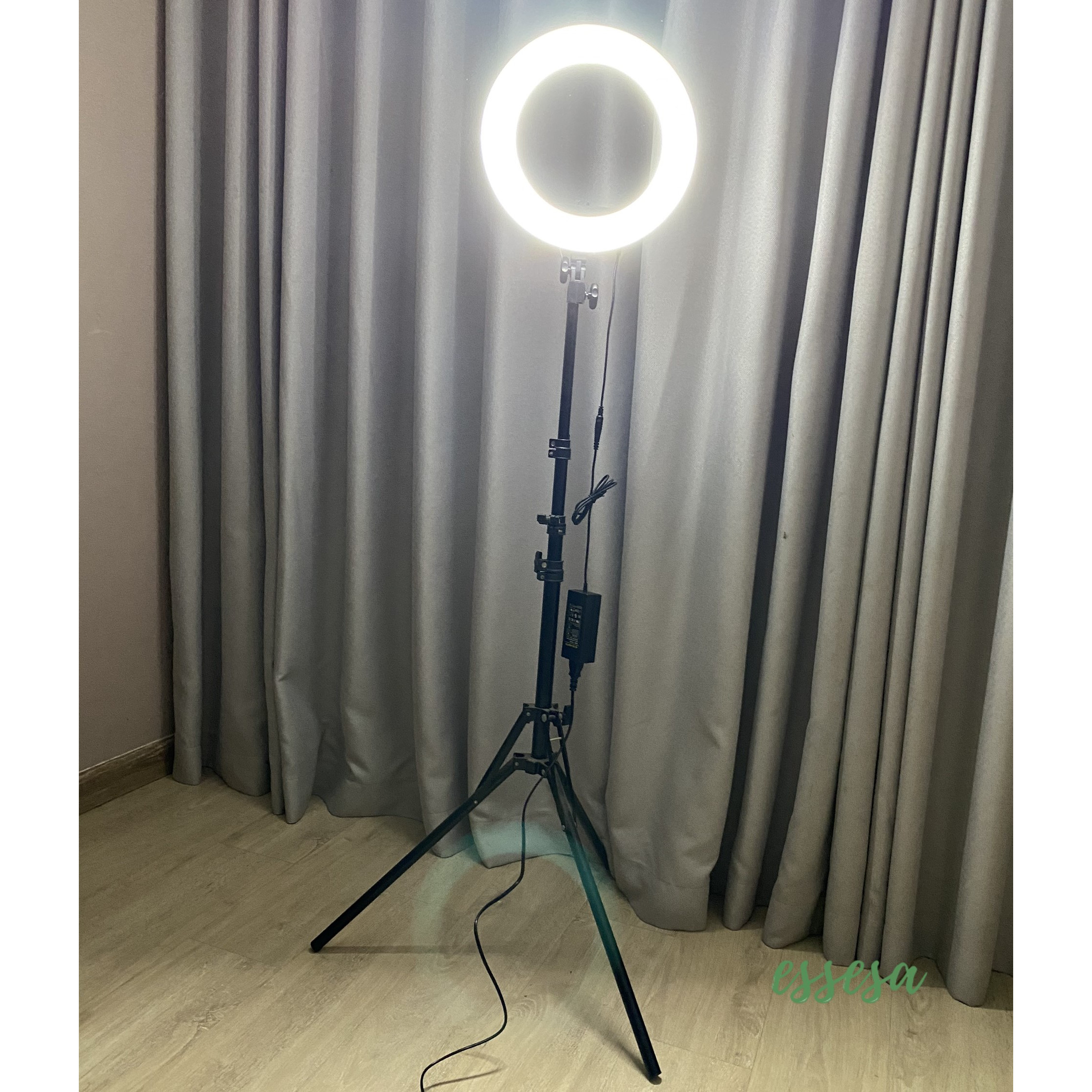 Đèn livestream/Đèn Led Trợ Sáng Essesa 36 CM Chiếu Sáng Studio, Makeup, Quay Phim , Chụp Ảnh, Livetream, Selfie Kèm Kẹp Điện Thoại Tùy Chỉnh - Hàng Chính Hãng