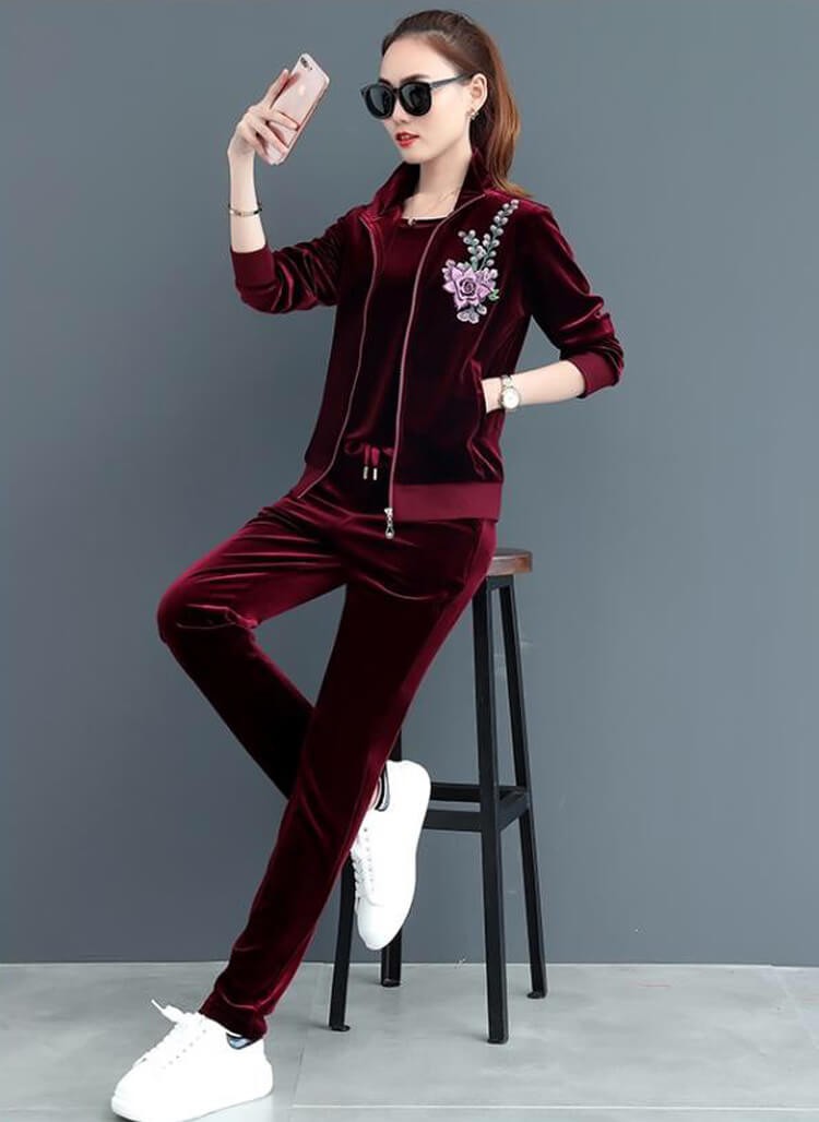 Set Đồ Bộ Thu Đông Thêu Hoa - Chất liệu : Nhung cao cấp - Màu sắc : Đen, Đỏ đô - Kích cỡ : M, L, XL, XXL