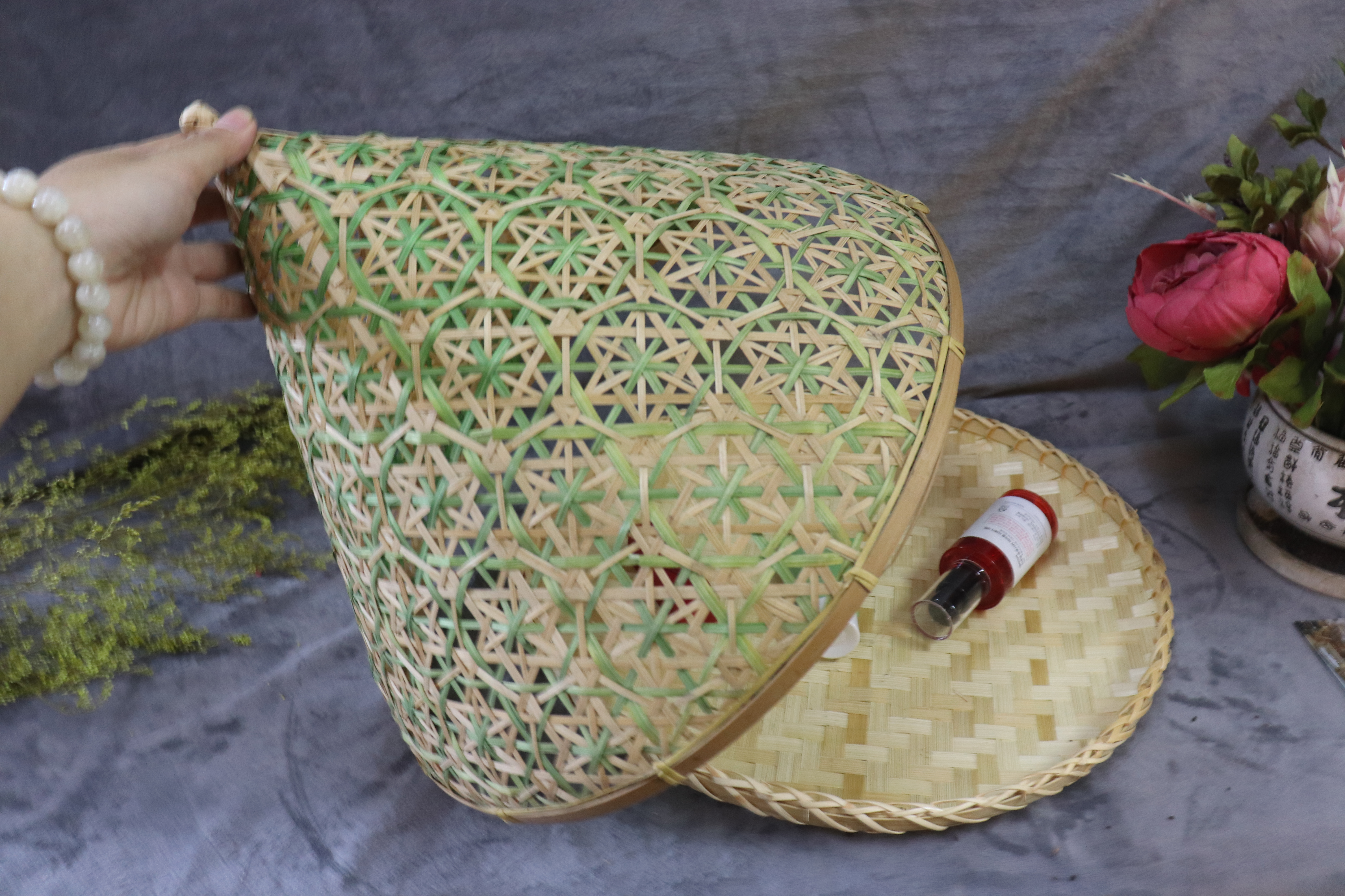 Lồng bàn hoa thị nhọn, D30cm, nhiều màu sắc, giao màu ngẫu nhiên
