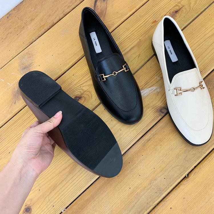 Loafer da mềm mũi tròn, đai ngang kim loại, đế cao 1cm - 161221003