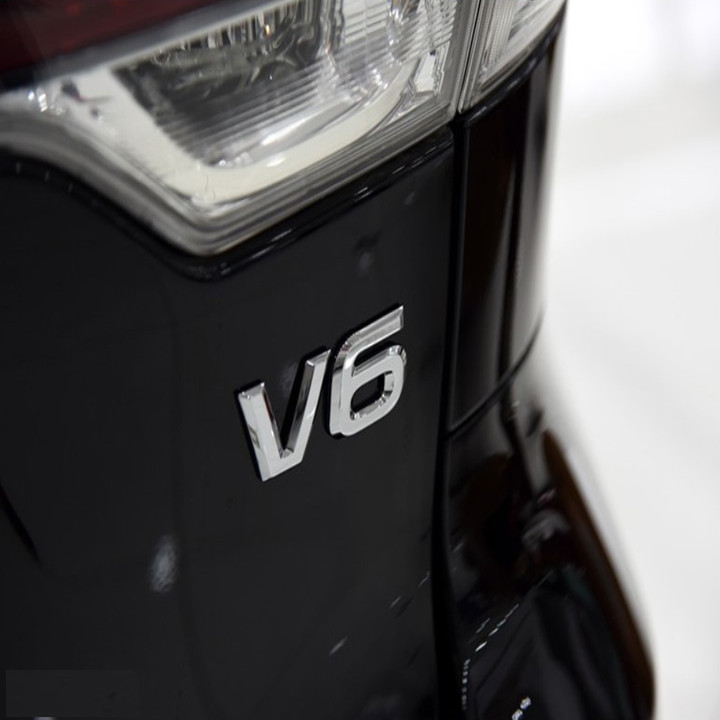 Decal tem chữ V6 inox dán ô tô