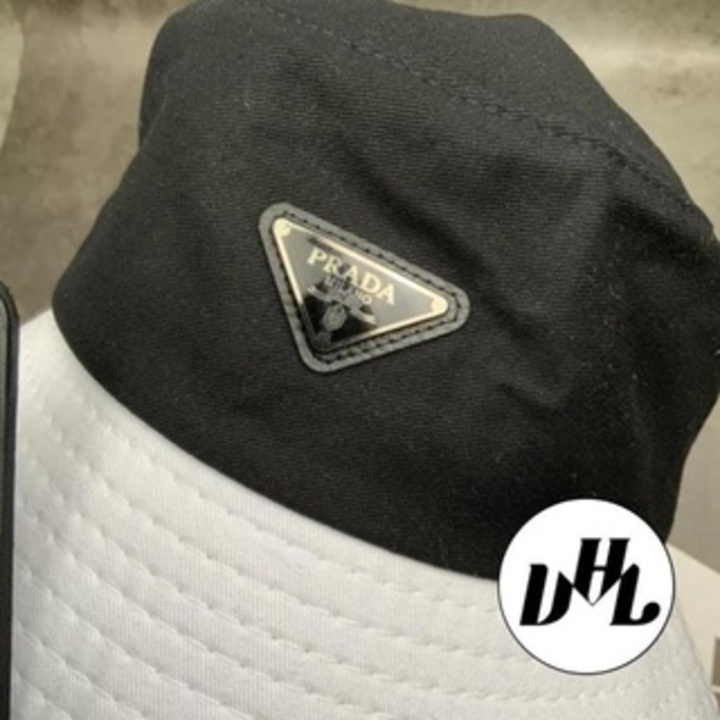 Mũ Bucket Phối Đen Trắng Unisex Mạc Pra.da Tam Giác Form Cụp Thời Trang Nam Nữ