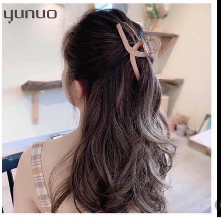 Kẹp tóc 5 chi tiết: 3 ngoạm tóc + 2 dây buộc tóc như hình xẻng cực xinh.