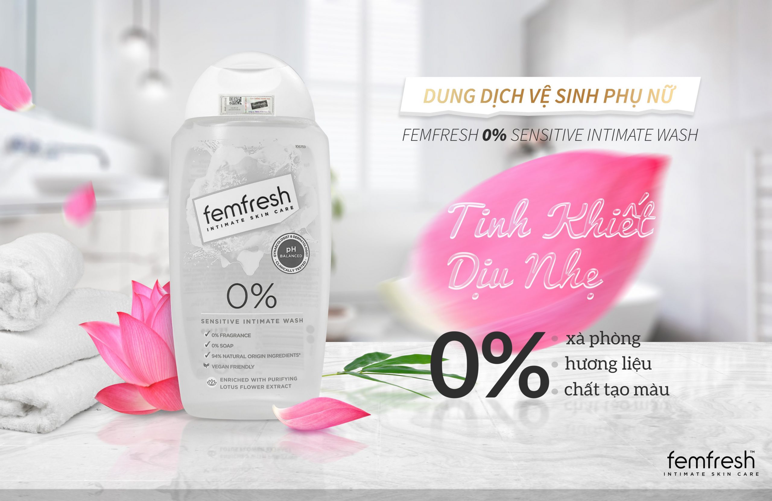 Dung dịch vệ sinh phụ nữ cao cấp cho da nhạy cảm Femfresh 0% Sensitive Intimate Wash 250ml