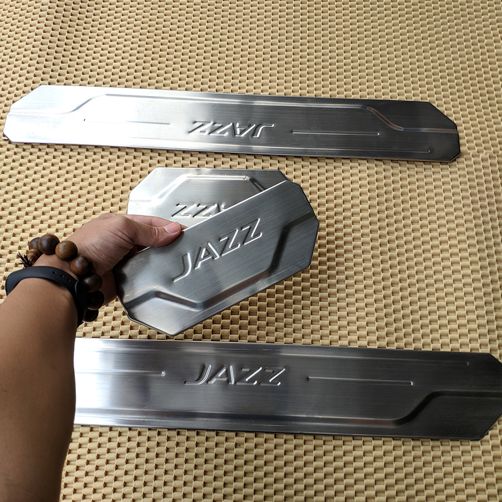 Bộ nẹp bước chân ngoài bằng inox cho xe Honda Jazz