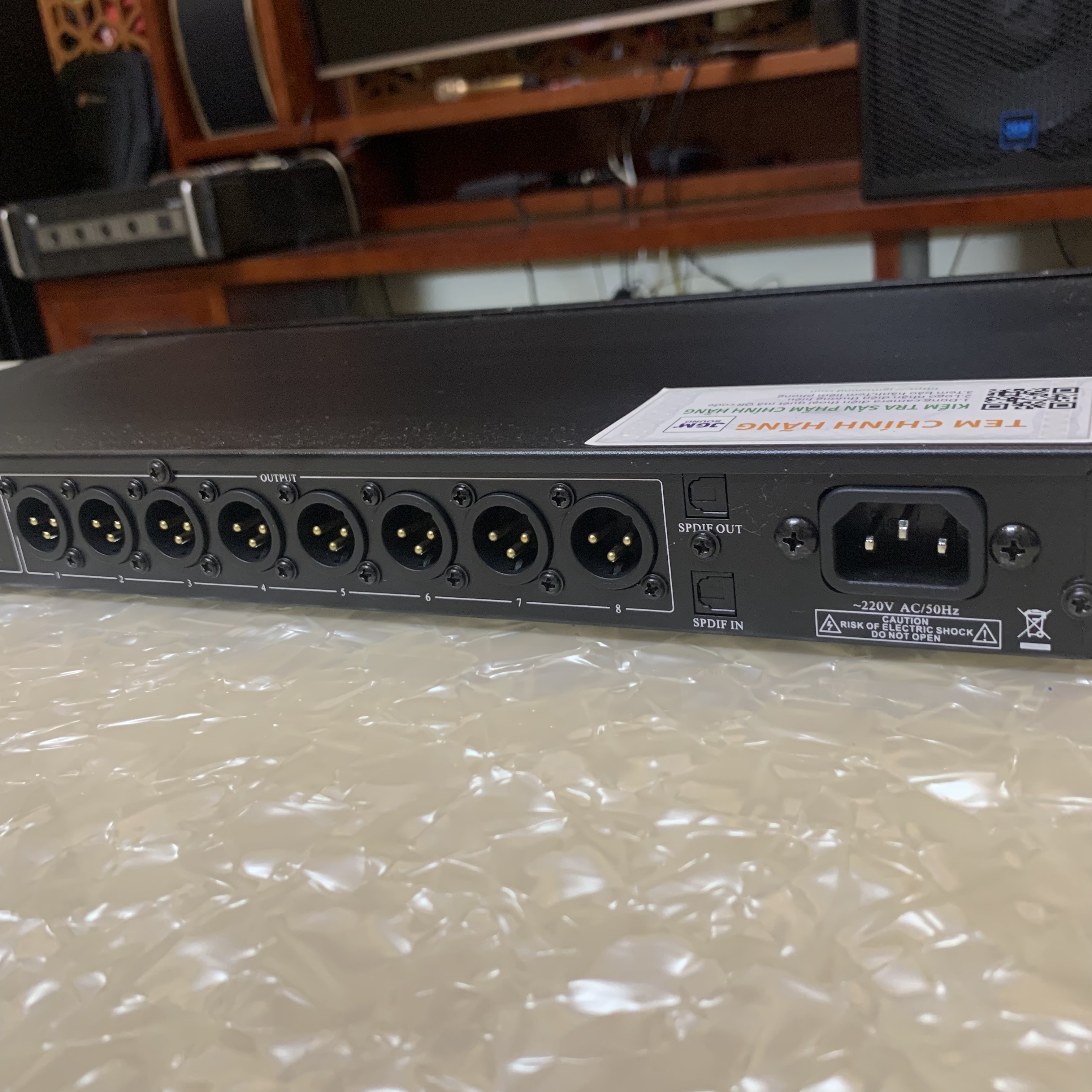 Vang số JGM Sound GM610 - Chip xử lý Mỹ ADSP 21489, có cổng quang học, dể chỉnh, echo hay, reverb sáng, chống hú siêu đẳng - Hàng chính hãng