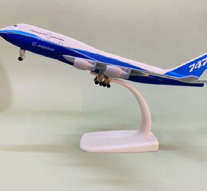 Mô hình máy bay B747 nguyên bản 20cm có bánh xe