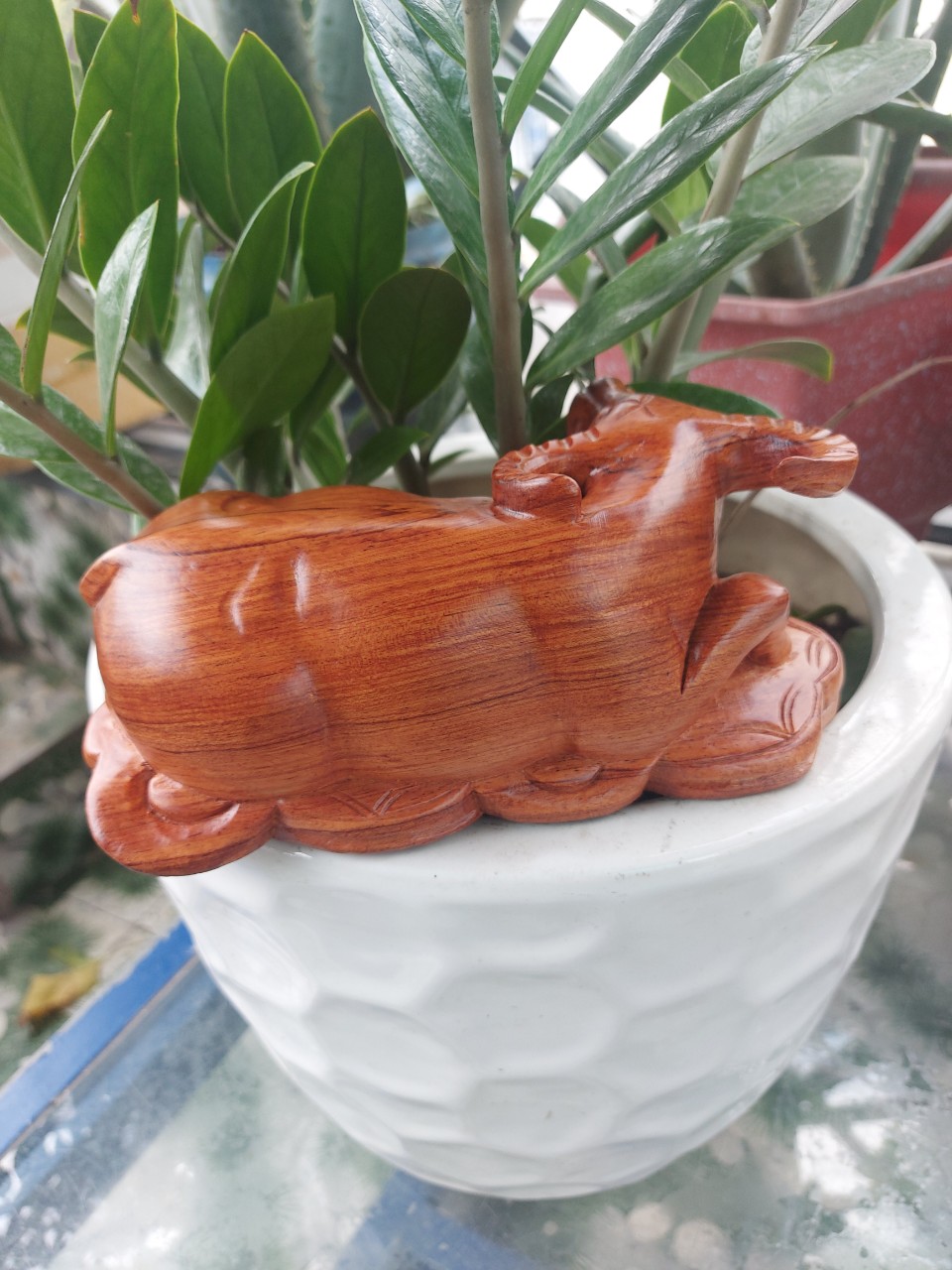 Tượng con Trâu bằng gỗ hương nguyên khối ngang 20 cm