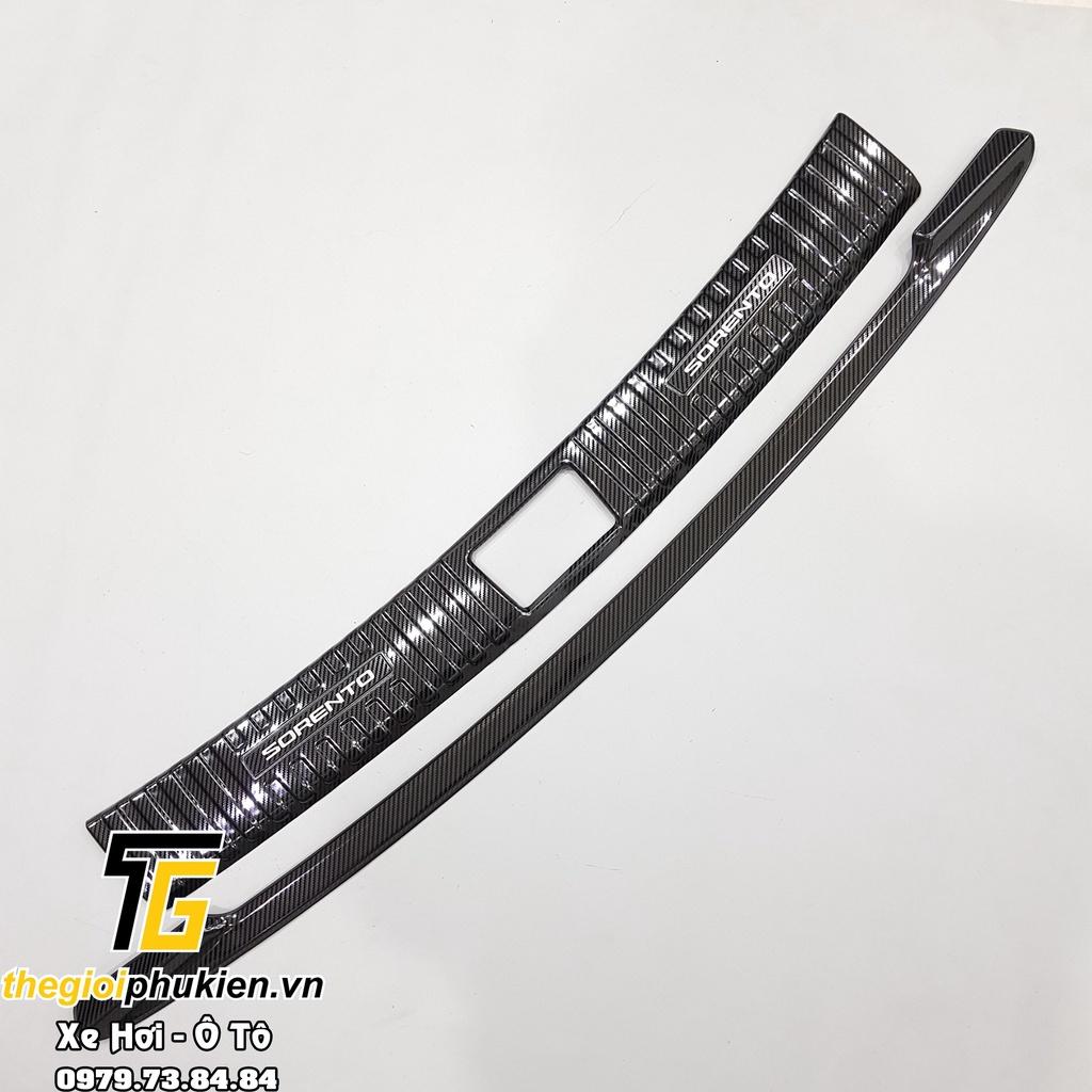 Bộ sản phẩm ỐP BẬC CỐP VÀ BẬC CỬA vân Carbon xe  Kia Sorento 2021