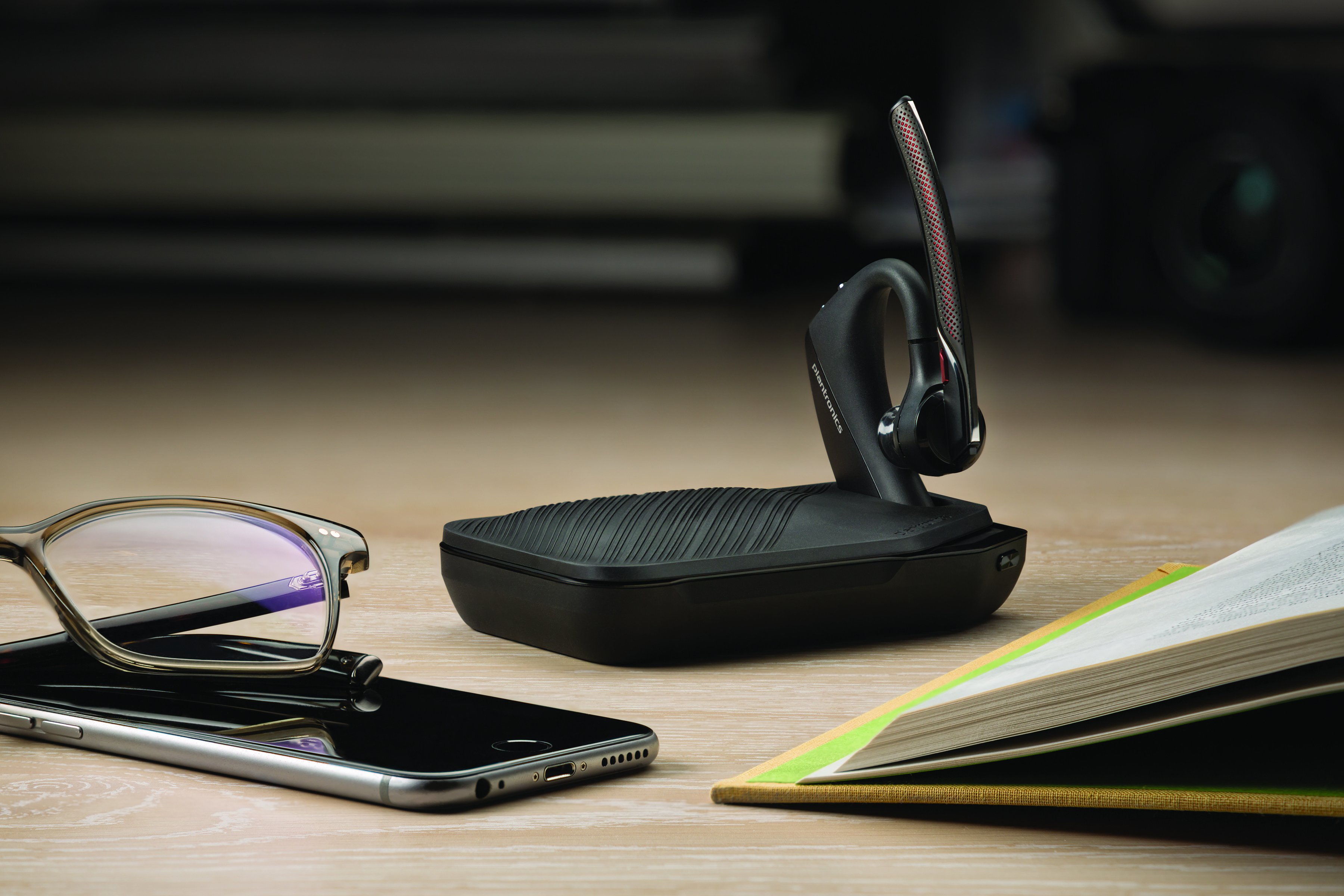 Tai Nghe Bluetooth Nhét Tai Poly (Plantronics) Voyager 5200 Hàng Chính Hãng