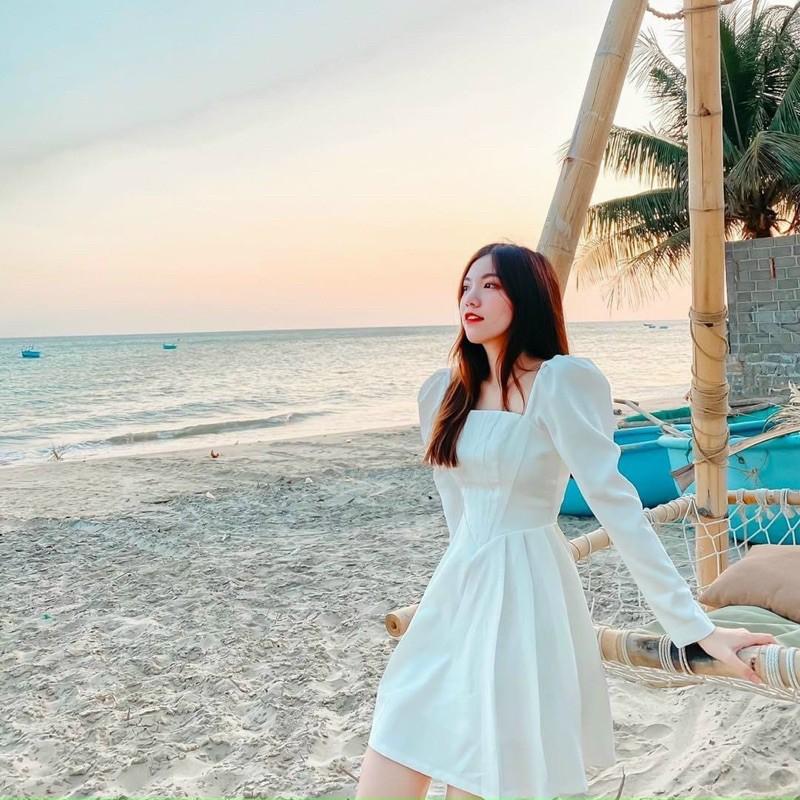 Đầm xoè tay bồng cổ vuông