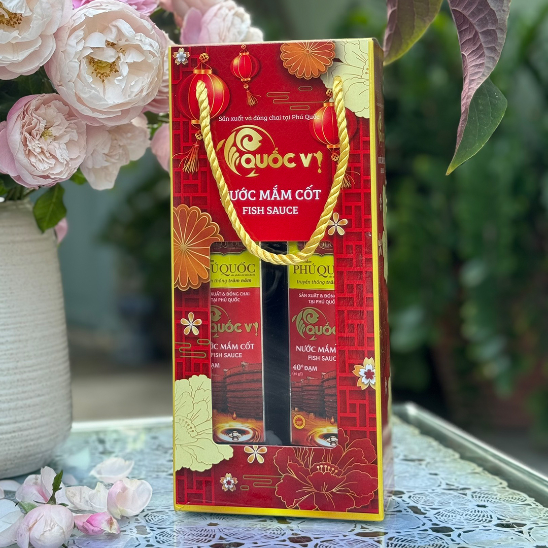 Quà Tết Tiện Lợi - Hộp 2 Chai Nước Mắm Cốt Phú Quốc - Quốc Vị Độ Đạm 40N Chai Thủy Tinh 520ml Cá Cơm