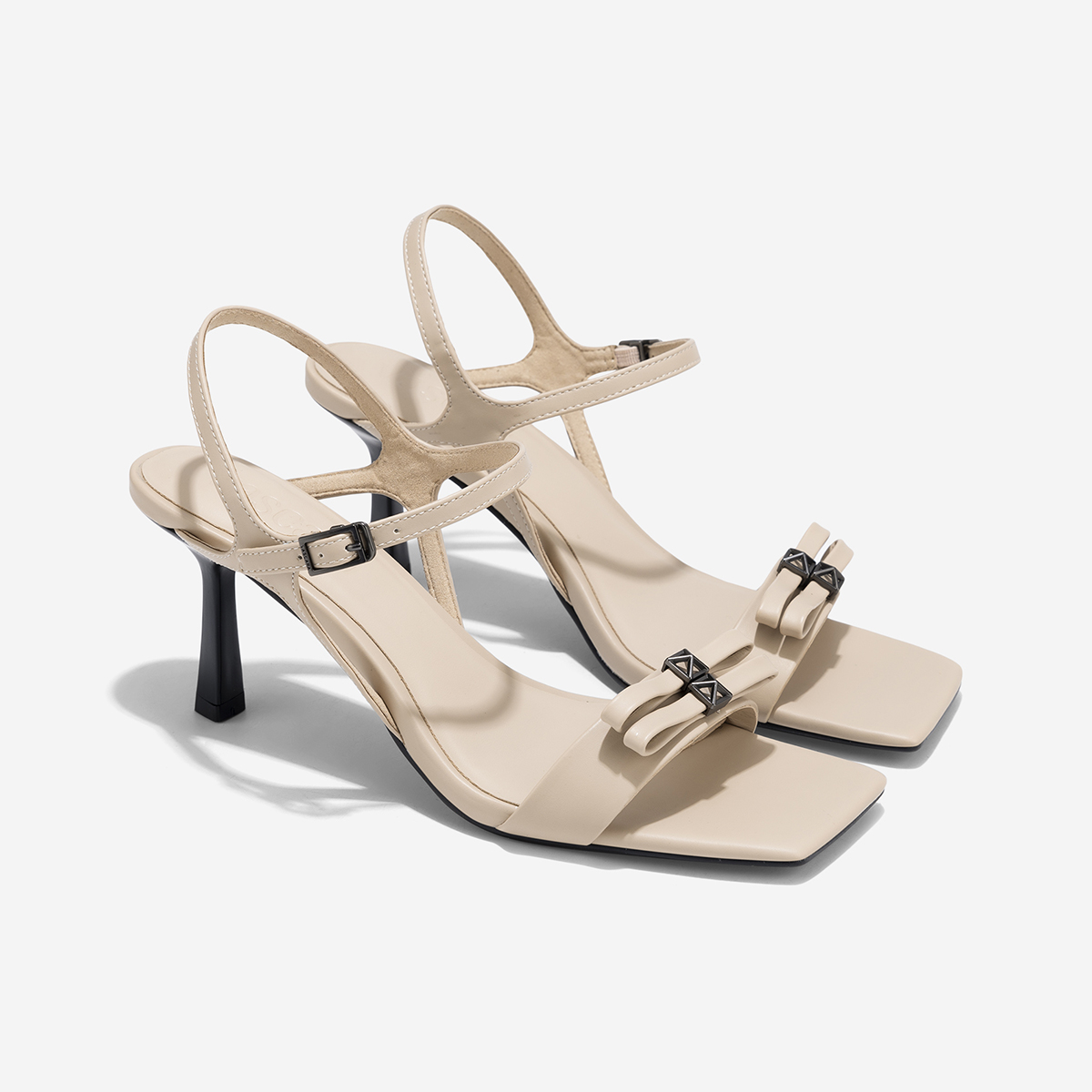 Vascara Giày Sandals Mũi Vuông Đính Nơ - SDN 0804