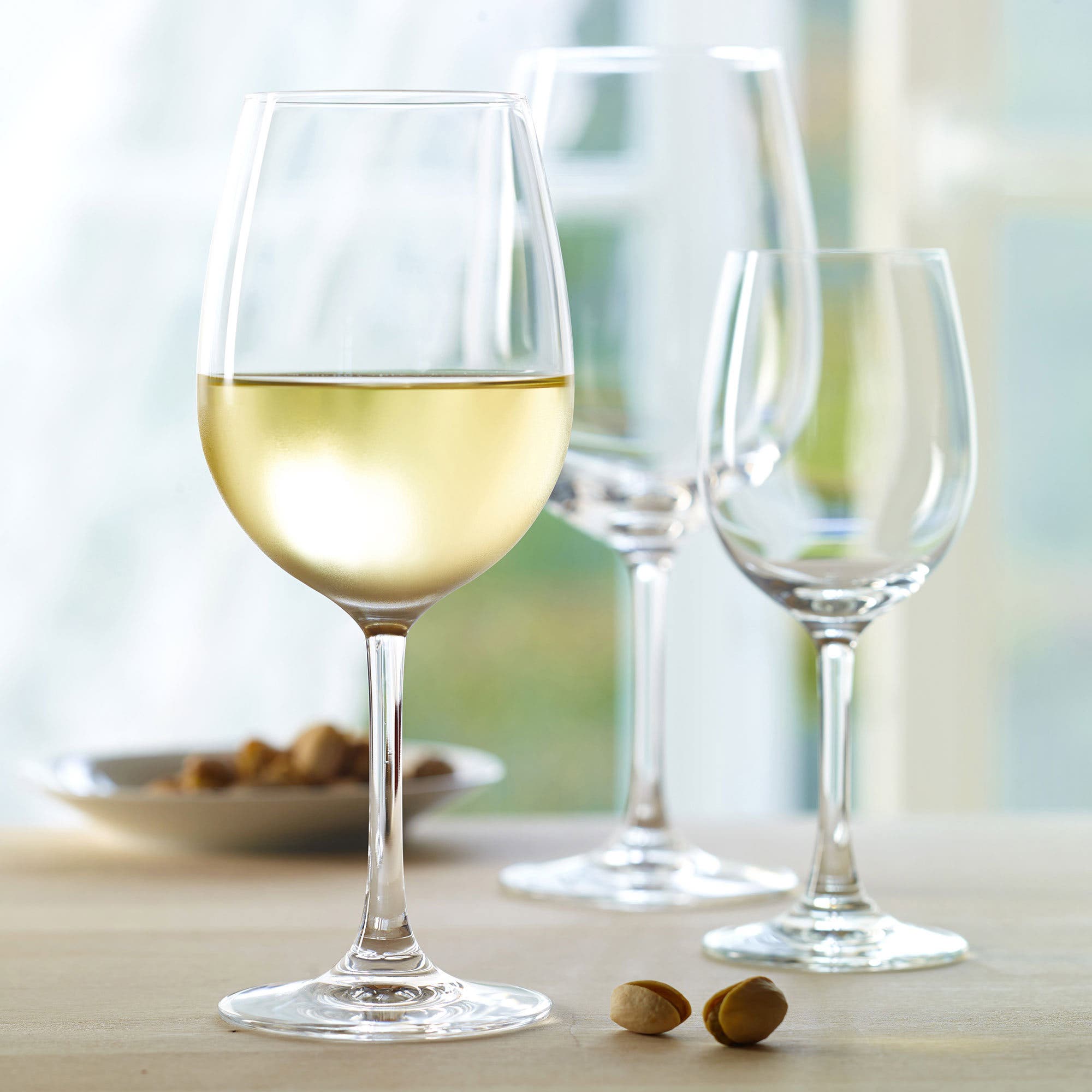 Ly Vang Thuộc Bộ Sưu Tập WEINLAND Stoelzle Wine Country White Wine Glass 350ml - Chiếc Ly Trong Suốt, Thanh Lịch Cho Các Loại Rượu Vang Light & Medium Hay Vang Có Màu Đậm
