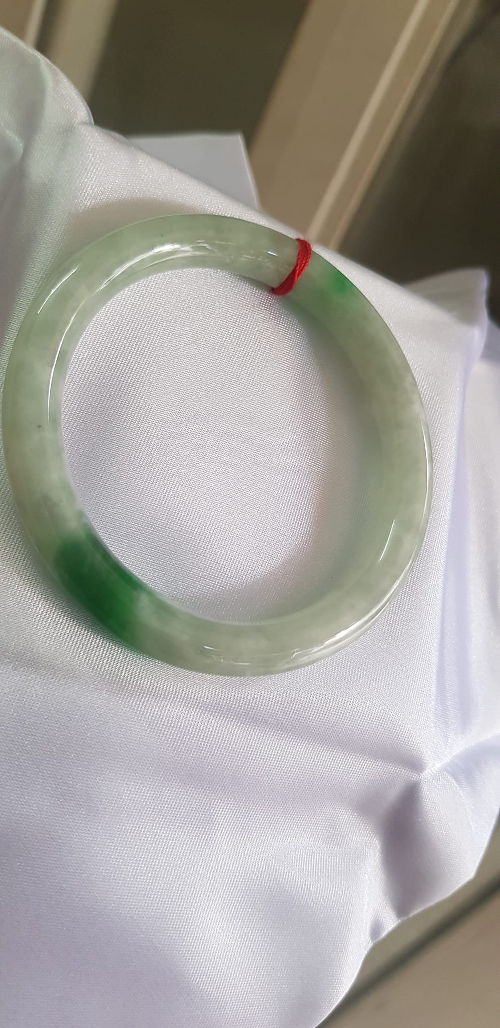 Vòng Cẩm Thạch tự nhiên mới Đậu AS Sao 52mm x cọng 7mm màu trắng bông đậu điểm lý 1 góc đẹp Nữ 50kg - 56kg đeo ạ