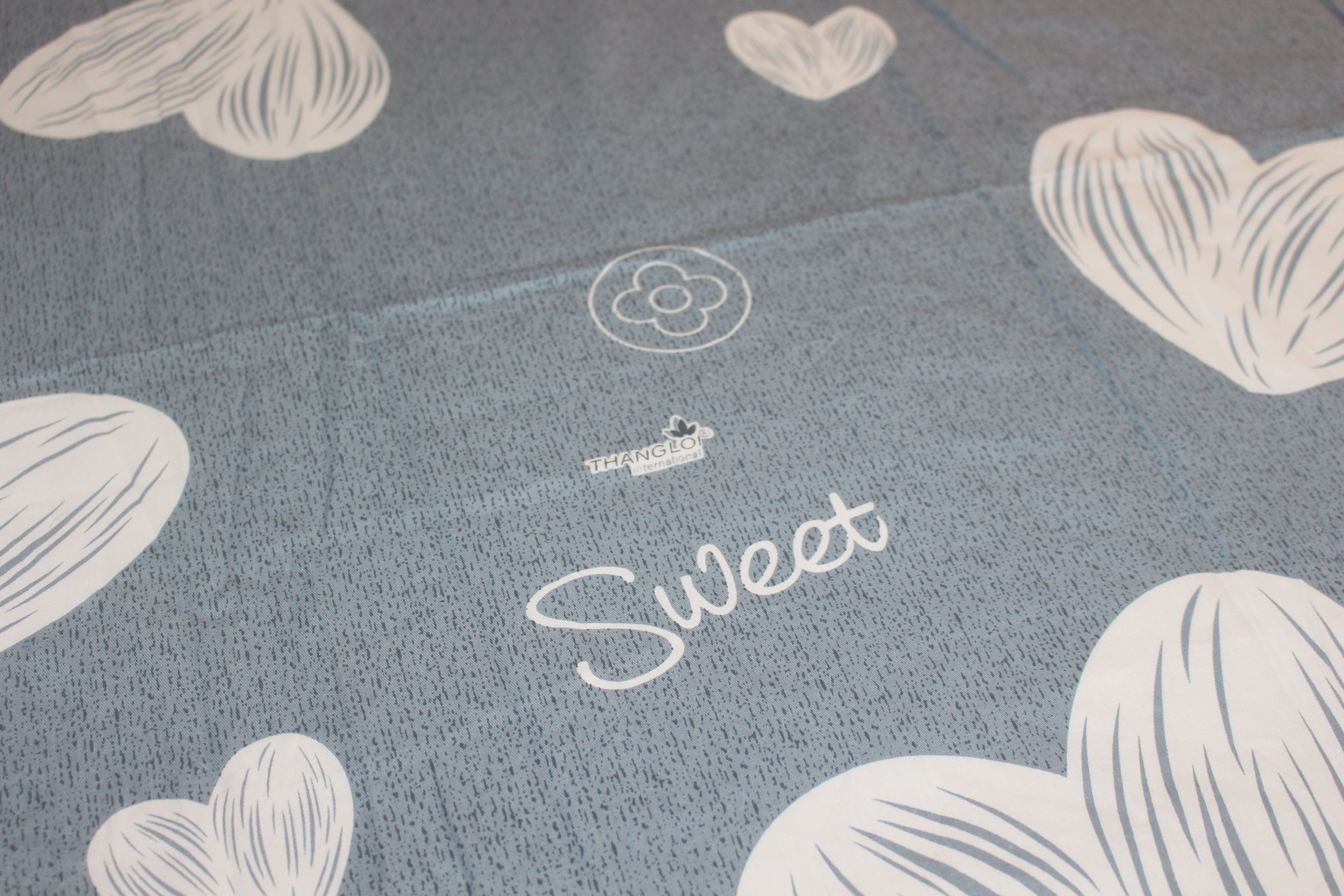Bộ Drap Gối Cotton -Mẫu Tim Trắng Nền Xám- vải dày dặn, mát mẻ, siêu thấm mồ hôi